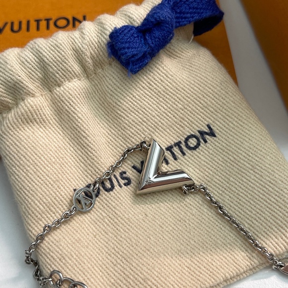 LOUIS VUITTON Essential V Bracelet metal Silver M63198 LV FULL SET - Picture 7 of 10